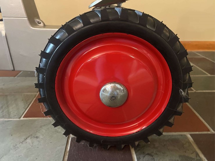 gene-gregory-custom-silver-king-pedal-tractor-image-15