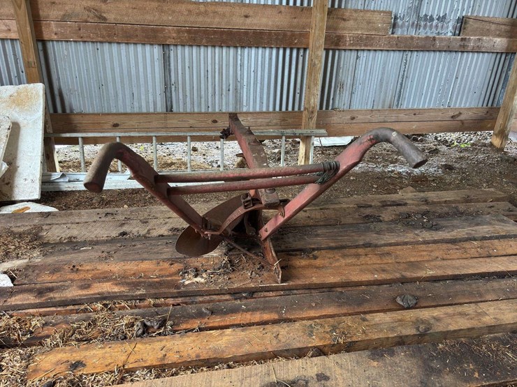 oliver-chilled-plow-works-15”-walking-plow-image-3
