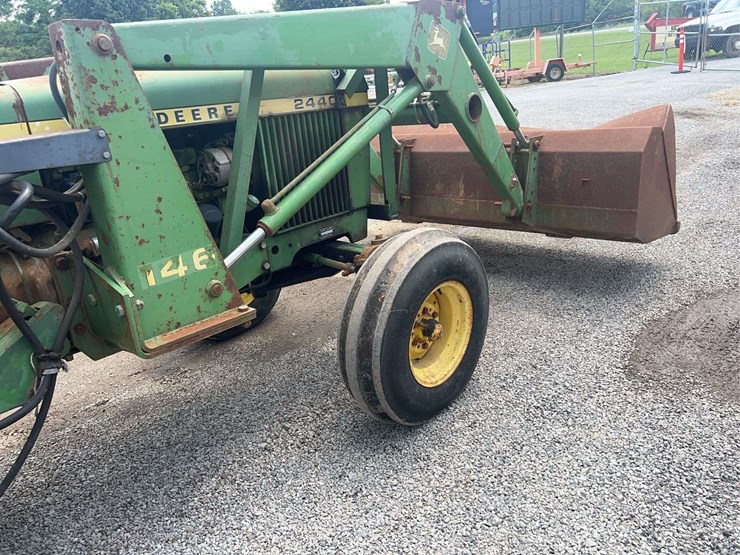 john-deere-2440-image-15