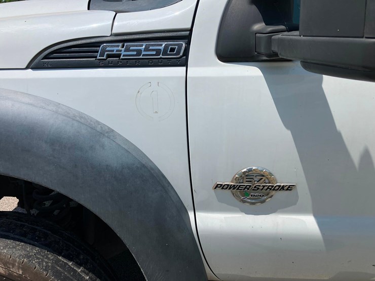 2015-f-550-bucket-truck.-image-9