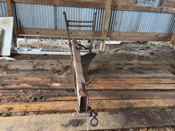 oliver-chilled-plow-works-15”-walking-plow-image-4