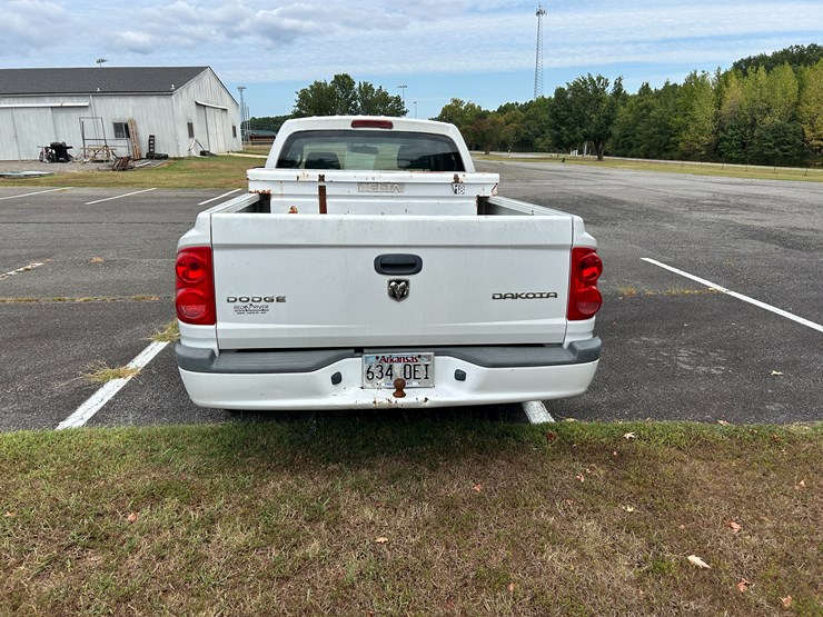 2010-dodge-dakota-image-4