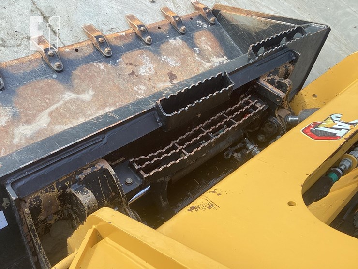 2022-caterpillar-259d3-image-10