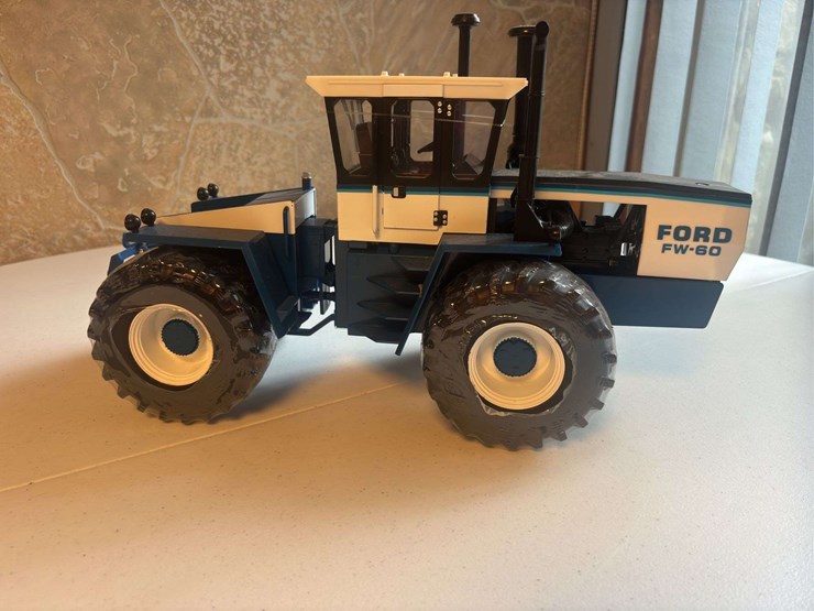 1/16-ford-fw-60-4wd-ertl-image-3