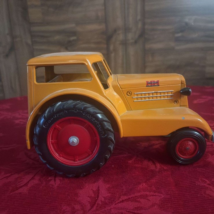 1/16 Minneapolis Moline UDLX SM