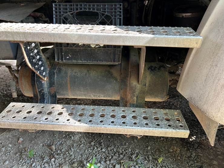 2006-sterling-l8500-image-32