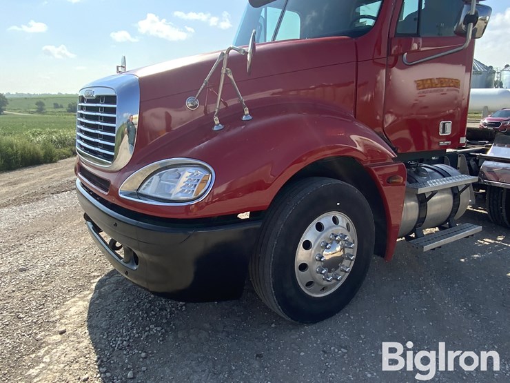 2006-freightliner-columbia-120-image-12