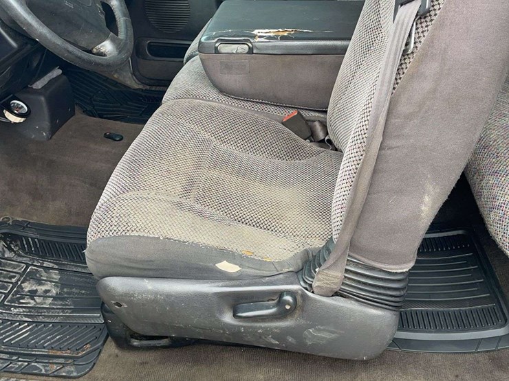 2001-dodge-2500-image-24