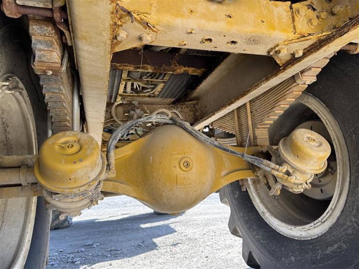 2005-john-deere-70-image-41