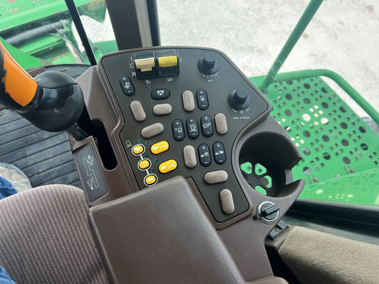 2004-john-deere-9660-sts-image-12