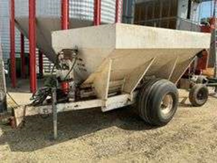 8-ton-stainless-steel-fertilizer-spreader-image-1