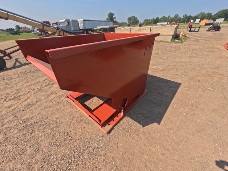 #5253-•-2-yard-self-dumping-hopper-image-4