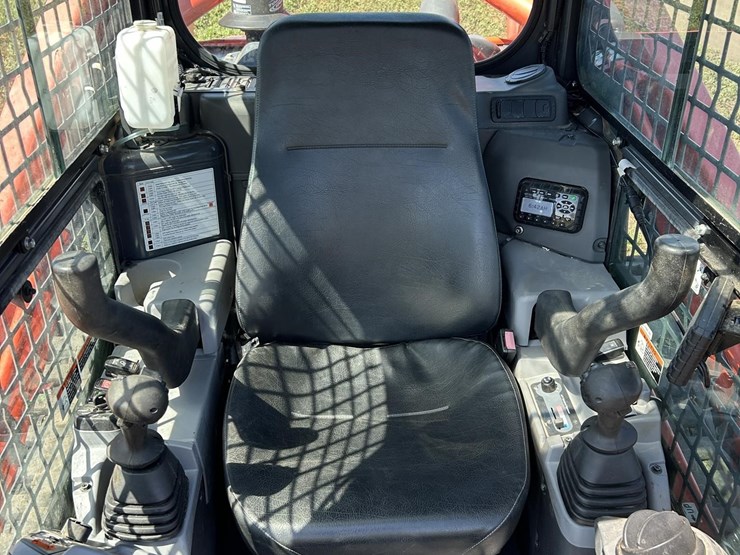 2021-kubota-svl97-2-image-32