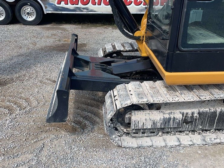2021-caterpillar-305.5-image-9