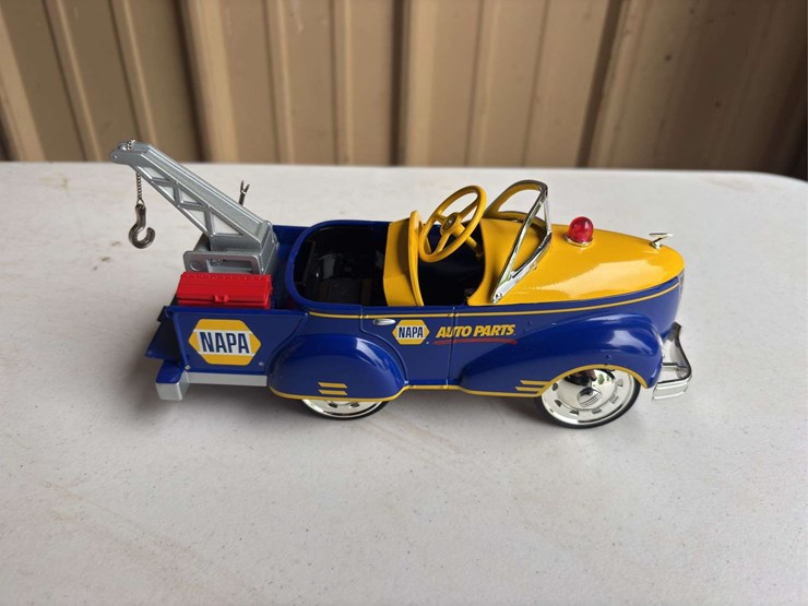 (2)-vermeer-truck-and-napa-pedal-car-toy-nib-image-18