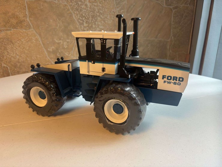 1/16-ford-fw-60-4wd-ertl-image-2