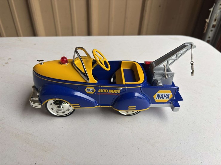 (2)-vermeer-truck-and-napa-pedal-car-toy-nib-image-19