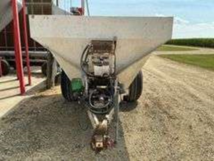 8-ton-stainless-steel-fertilizer-spreader-image-2
