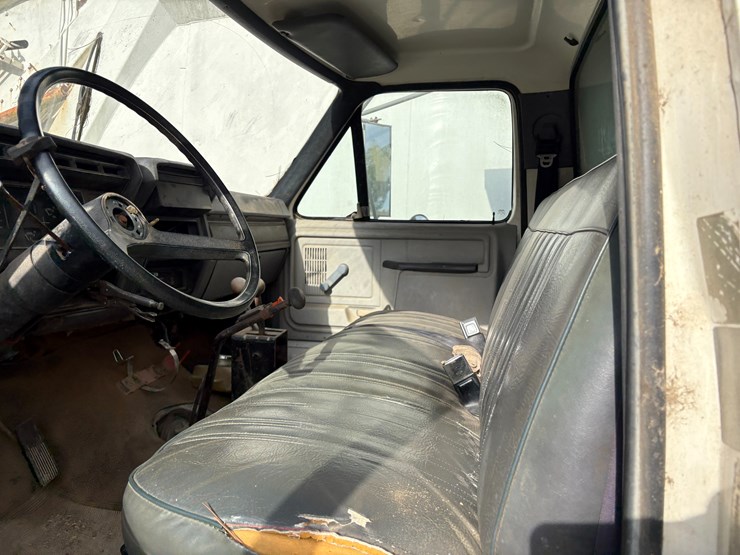 1992-ford-f700-image-47