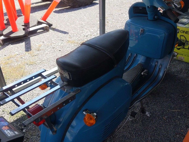 baja-chetak-250cc-scooter-non-runner-image-6