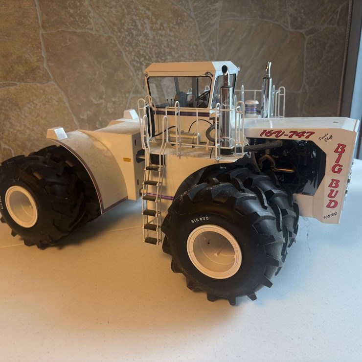 1/16 Big Bud 747 Tractor DCP