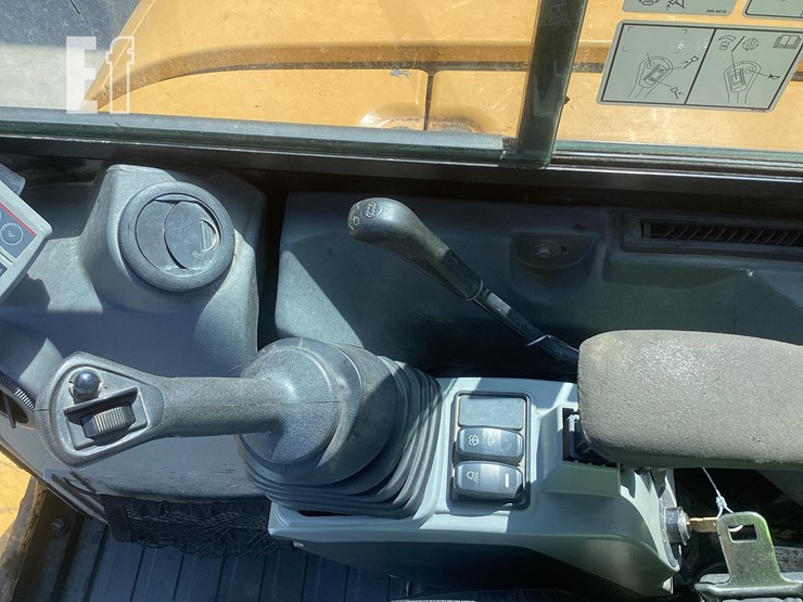 2019-caterpillar-305-image-21