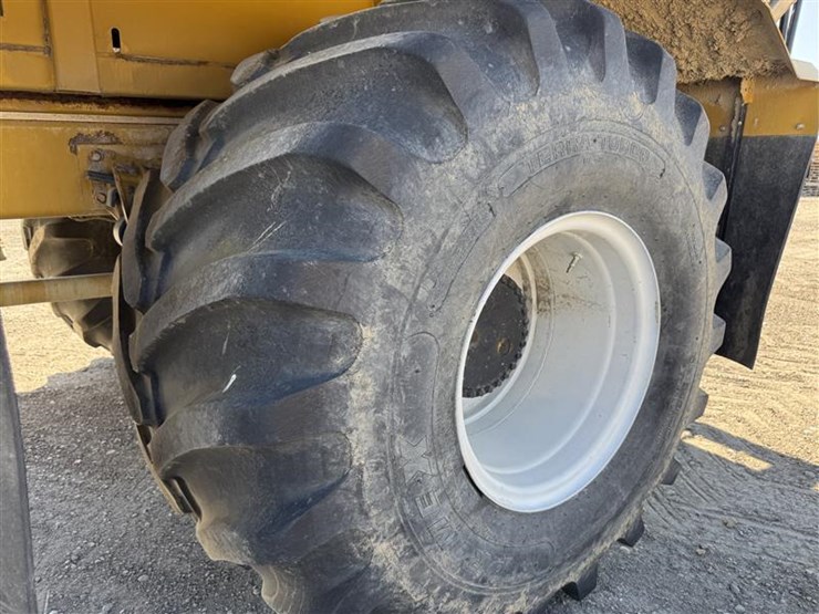 2005-john-deere-70-image-50