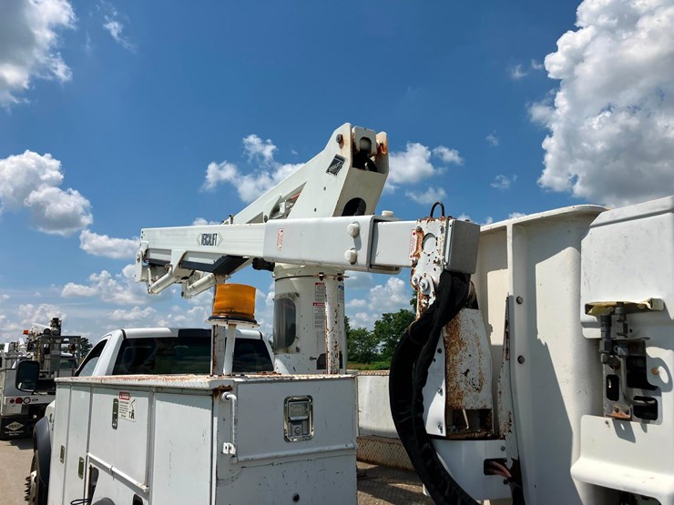 2014-dodge-5500-4x4-bucket-truck-image-6