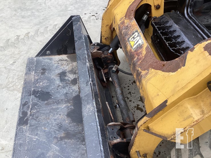 2019-caterpillar-236d-image-10