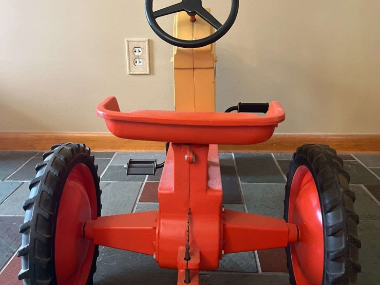 case-agri-king-1070-pedal-tractor-ertl-image-4