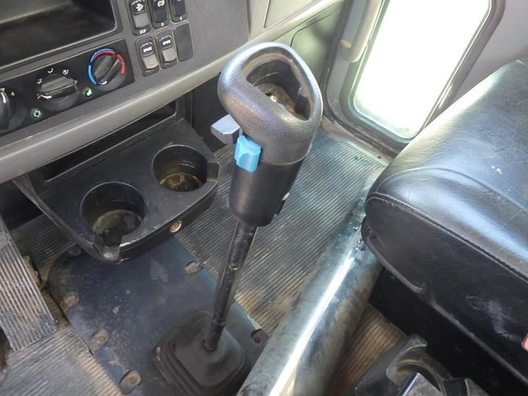 2015-peterbilt-pb348-16'-t/a-water-truck-image-35
