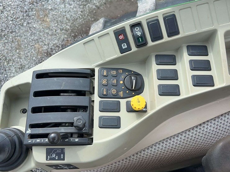 john-deere-4044r-image-50