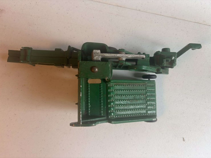 (2)-1/16-oliver-baler-and-combine-slik-image-6