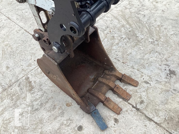 2018-takeuchi-tb240-image-10