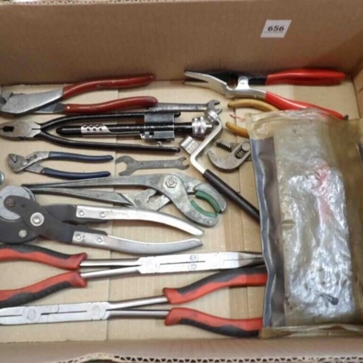 Pliers