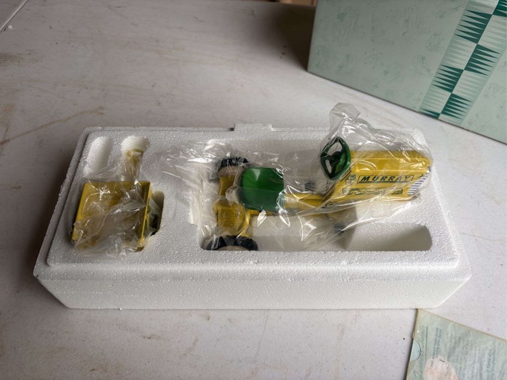 (2)-1/24-chevy-truck-and-murray-pedal-tractor-models-image-4