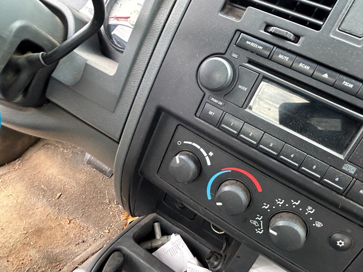 2005-dodge-dakota-image-37