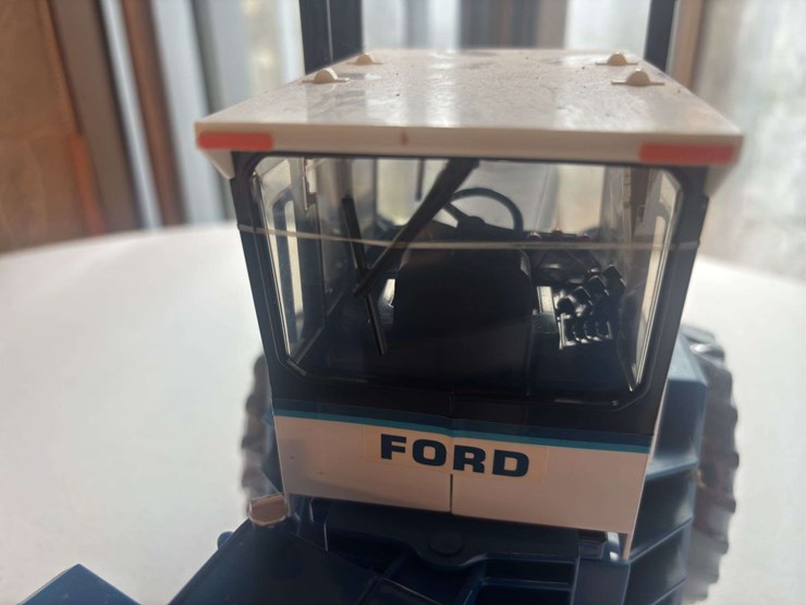 1/16-ford-fw-60-4wd-ertl-image-13