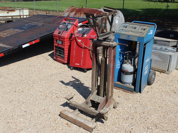 #1653-•-pallet-of-automotive-equipment-image-1