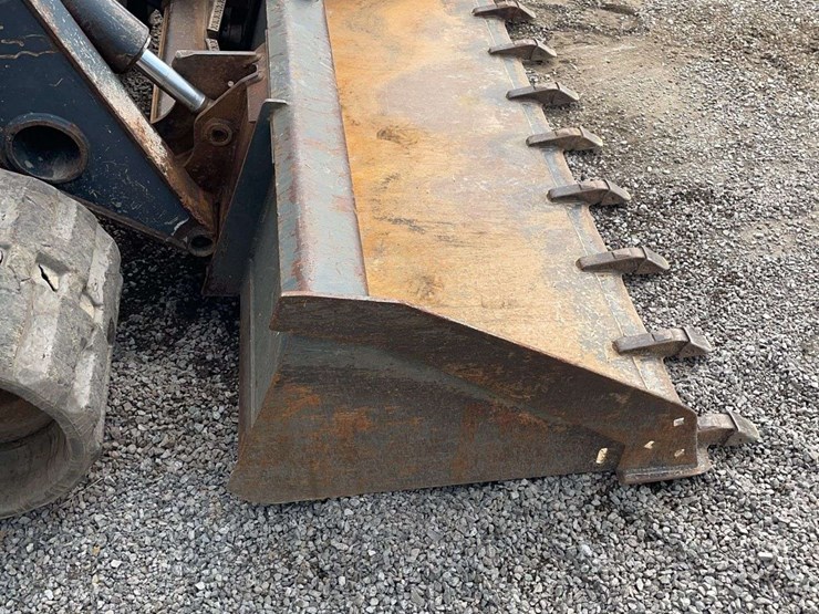 2012-john-deere-329d-image-9