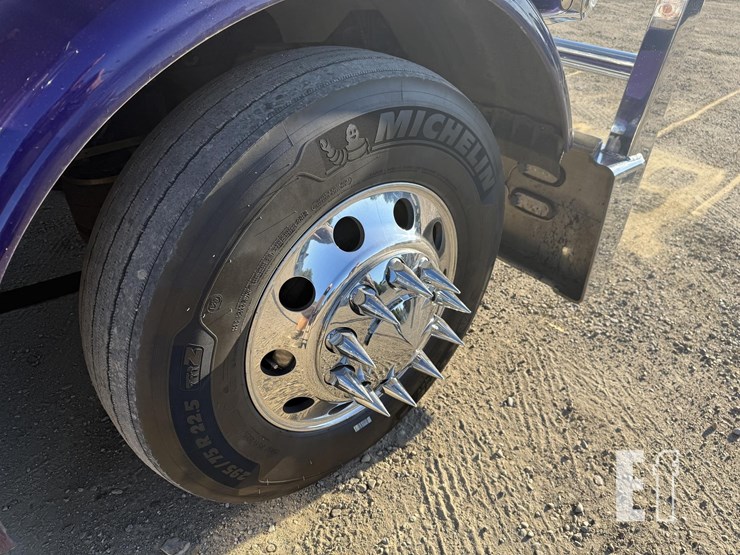 2021-peterbilt-389-image-38