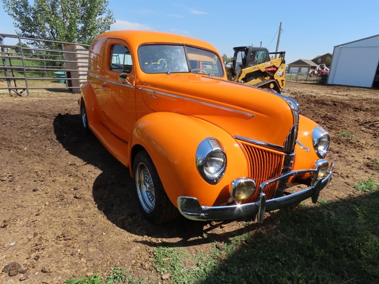 1940-ford-panel-image-2