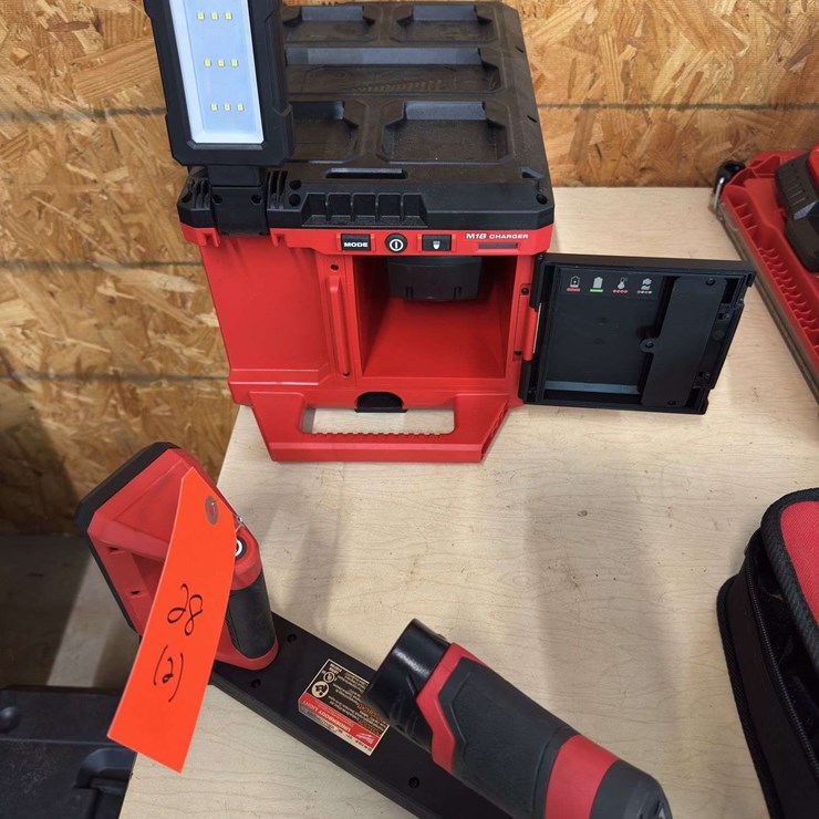 Milwaukee Light & Storage Box Light