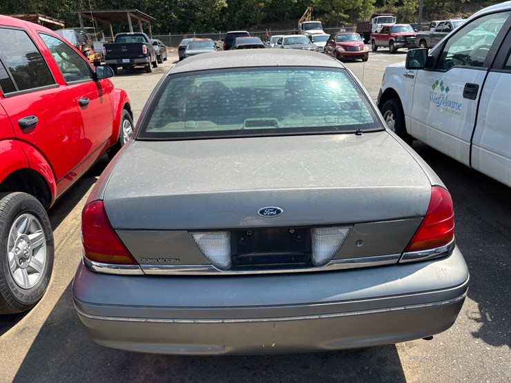 #5009-•-2003-ford-crown-victoria-|-for-parts/repairs-image-4