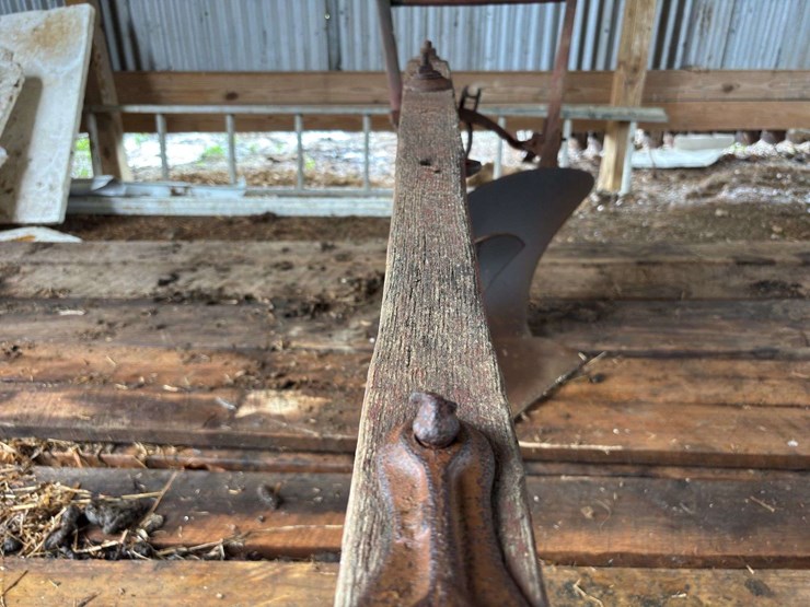 oliver-chilled-plow-works-15”-walking-plow-image-16