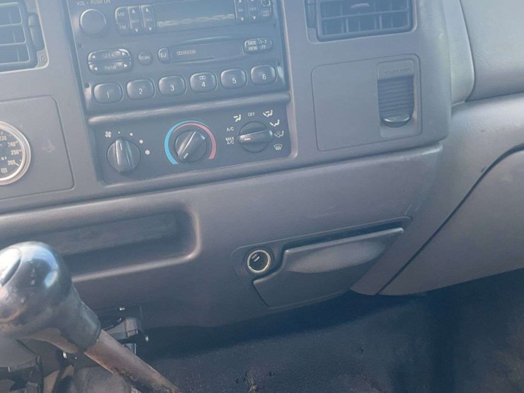 1999-ford-f650-xl-image-29