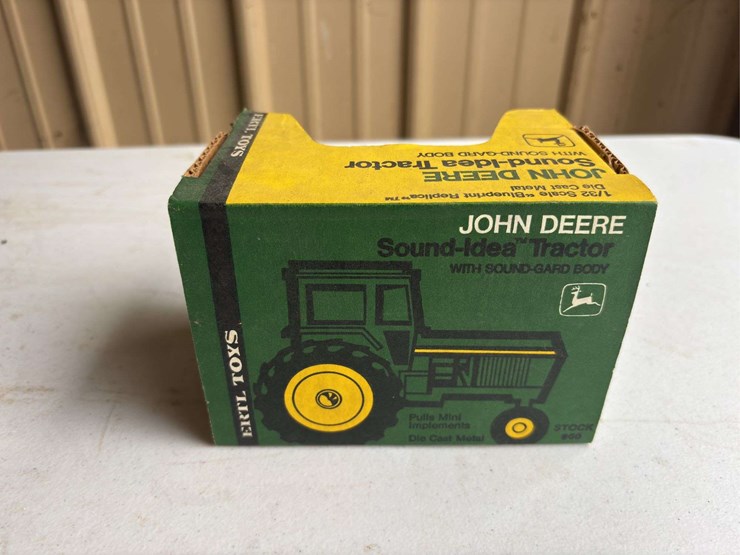 (2)-1/16-john-deere-12a-combine-and-1/32-40-series-tractor-nib-ertl-image-14