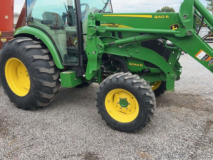 john-deere-4044r-image-24