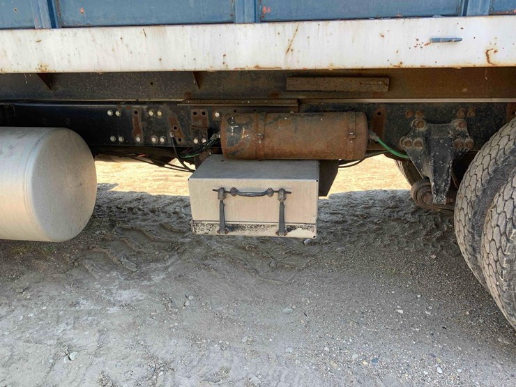 1990-freightliner-grain-truck-image-16