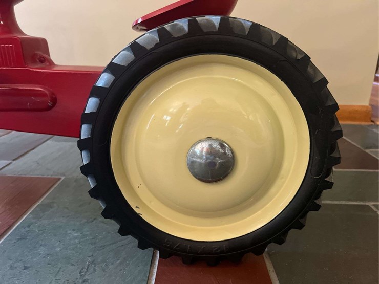 gene-gregory-cockshutt-30-pedal-tractor-image-13